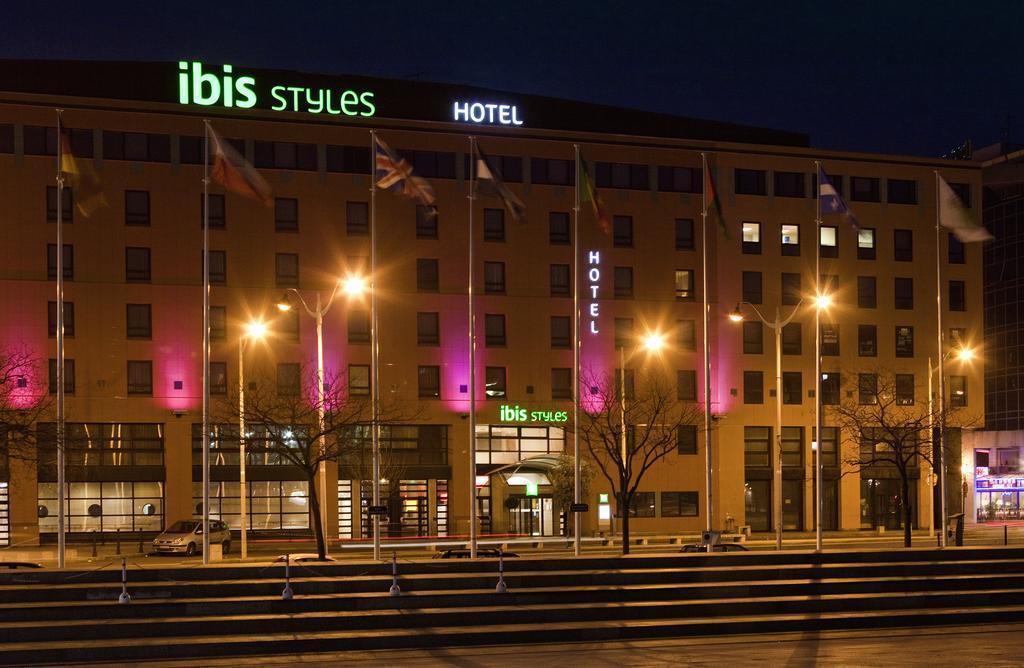 Ibis Styles Evry Courcouronnes Hotel And Events Bagian luar foto