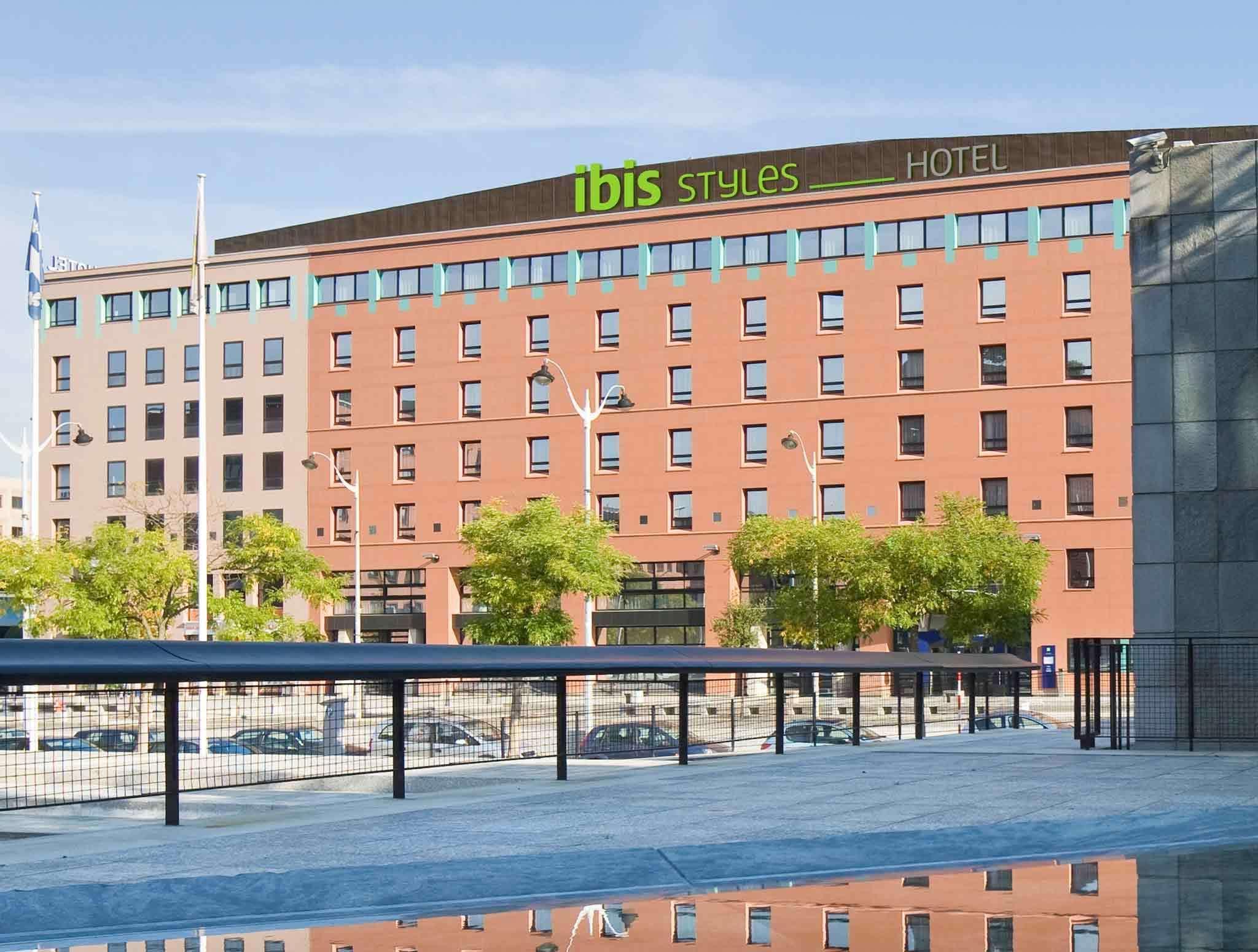 Ibis Styles Evry Courcouronnes Hotel And Events Bagian luar foto