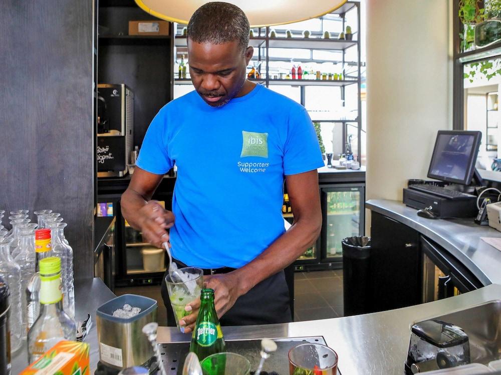 Ibis Styles Evry Courcouronnes Hotel And Events Bagian luar foto