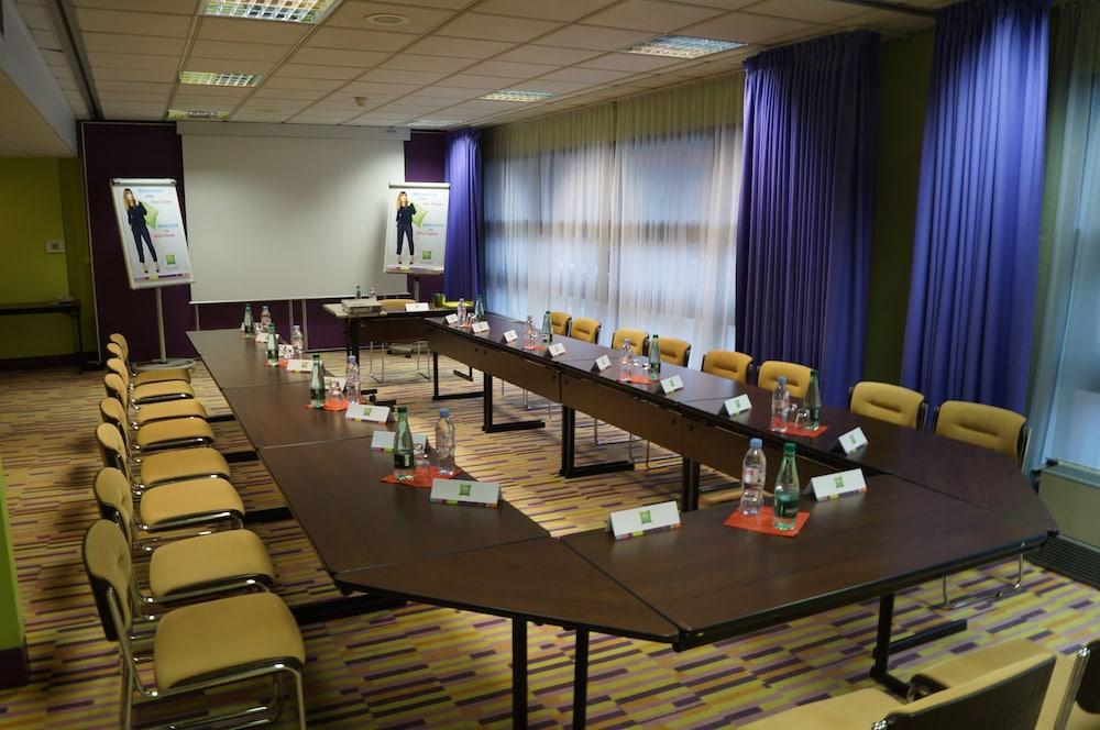 Ibis Styles Evry Courcouronnes Hotel And Events Bagian luar foto